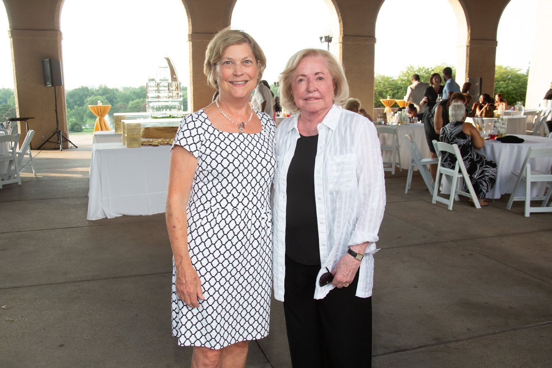 Cristy Barnes, Dorothy Martin